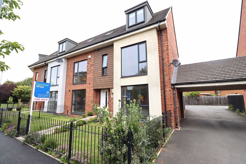 4 bed semidetached house for sale in Sculptor Crescent, Queensgate