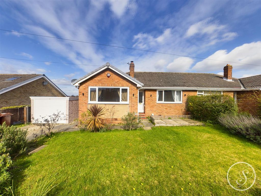 2 bed semidetached bungalow for sale in Templegate View, Leeds LS15, £
