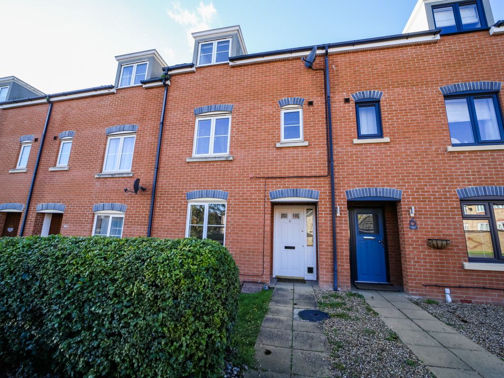 4 bed town house for sale in Kingfisher Way, Mildenhall, Bury St