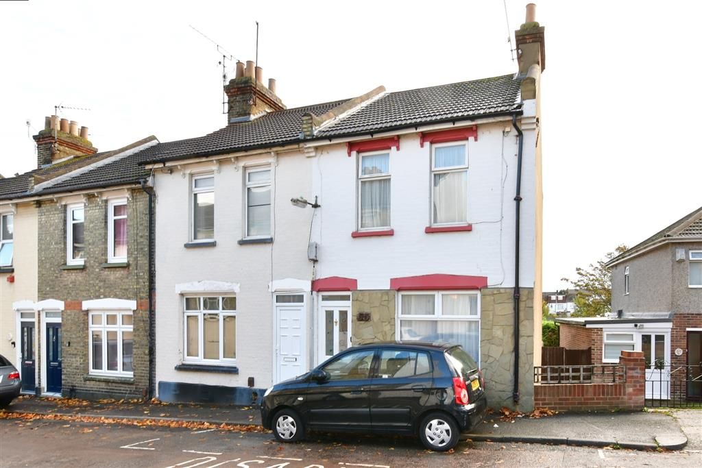 3 bed end terrace house for sale in Ingle Road, Chatham, Kent ME4, £