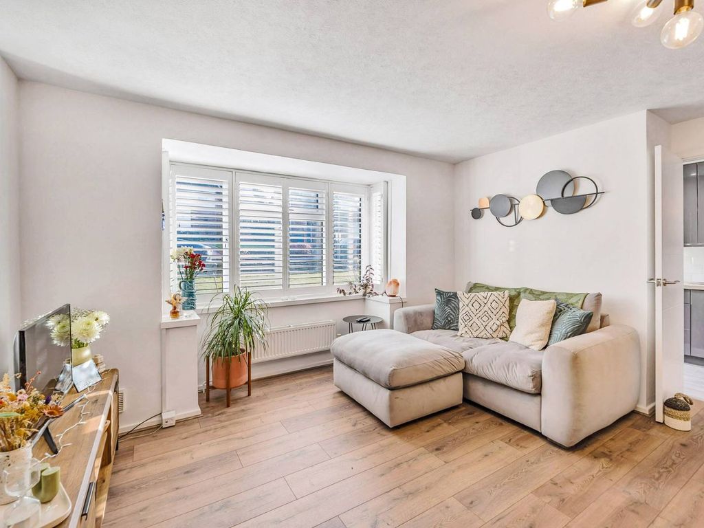 2 bed for sale in Sutton Crescent, High EN5
