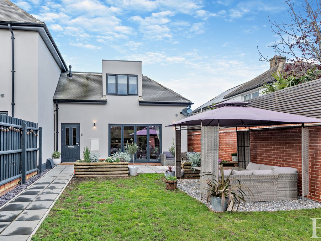 2 bed semidetached house for sale in Milton Road, Cambridge CB4, £