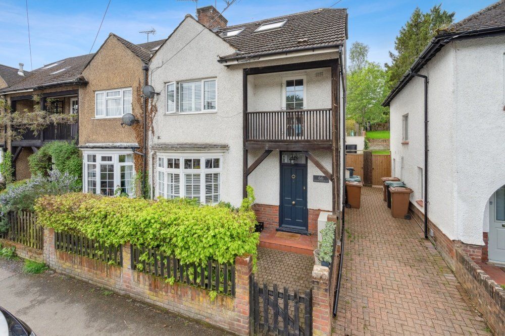 4 bed end terrace house for sale in Lower Road, Chorleywood
