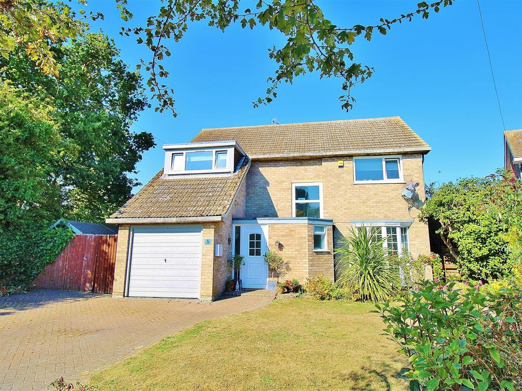 4 bed detached house for sale in Easton Way, FrintonOnSea CO13 Zoopla