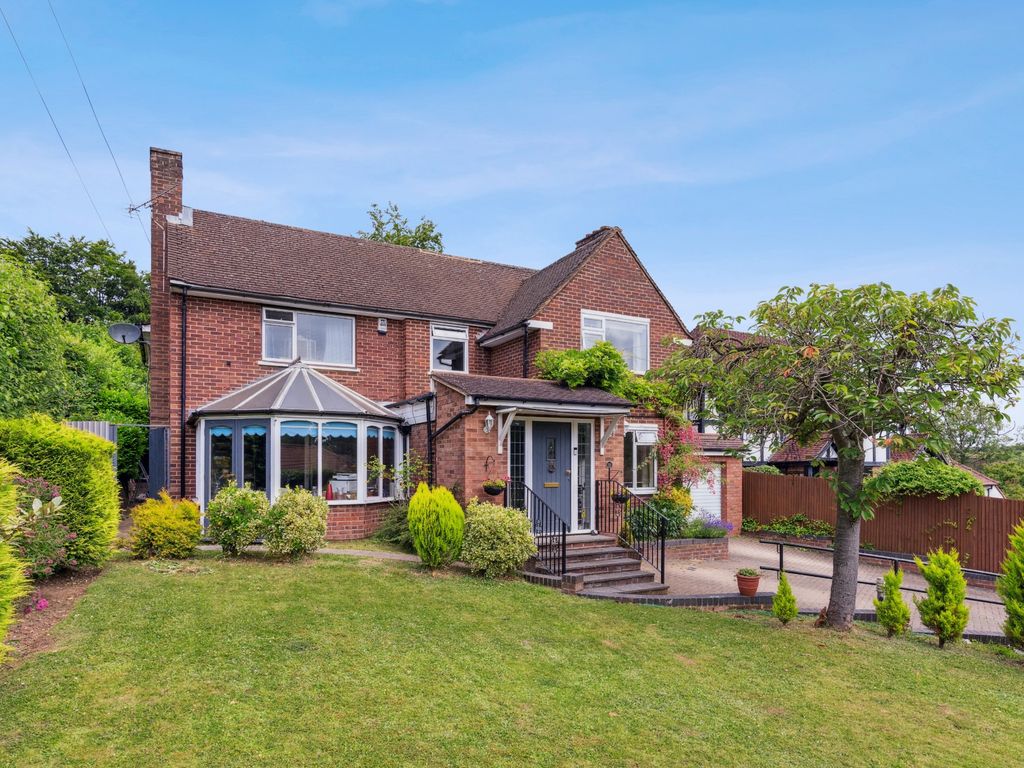 5 bed detached house for sale in Wyatts Road, Chorleywood WD3, £