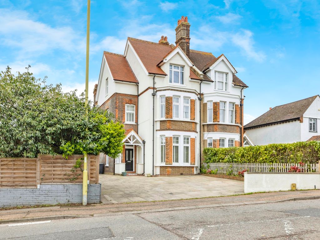 4 bed detached house for sale in Aldenham Road, Bushey WD23, £1,250,000