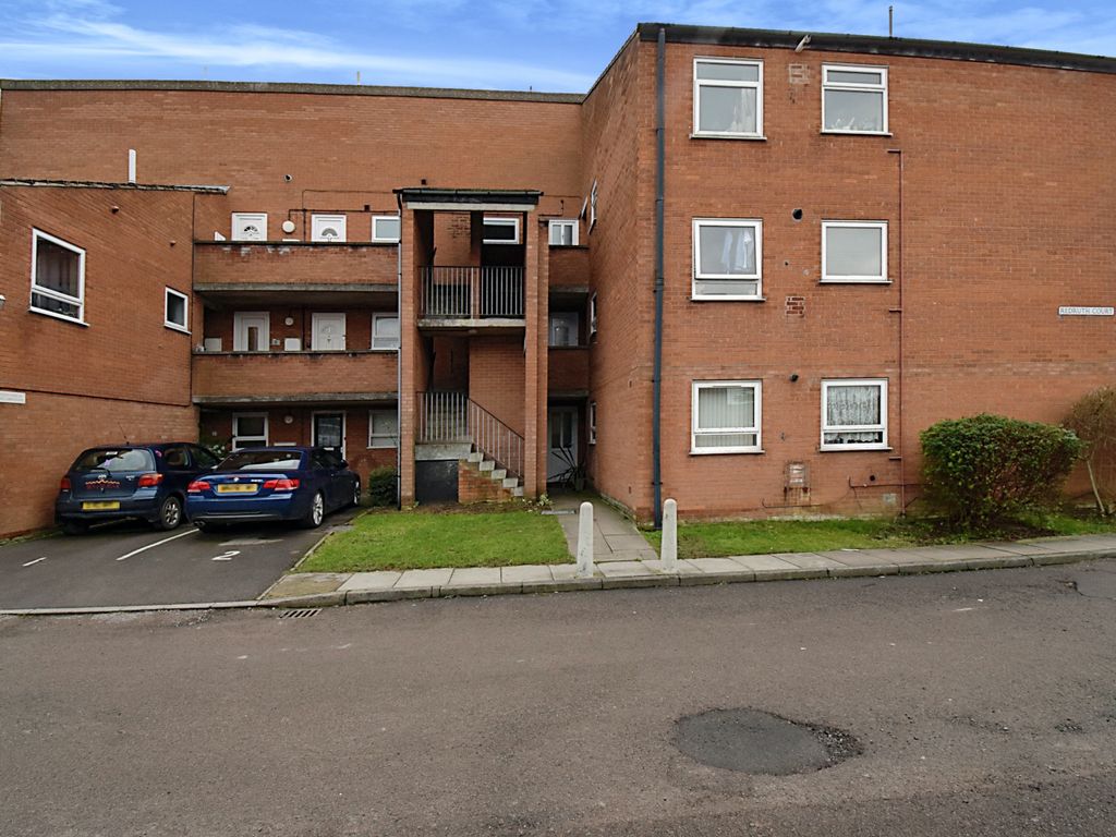 2 bed flat for sale in Launceston Road, Wigston, Leicestershire LE18