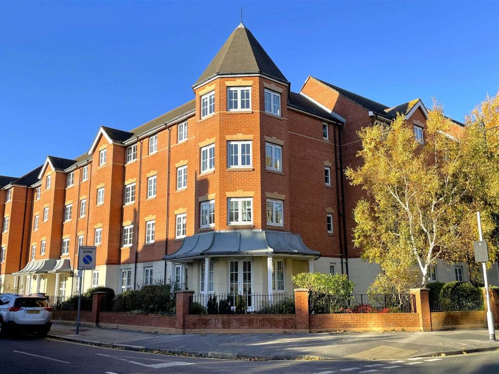 1 bed flat for sale in Holmbush Court, Queens Crescent, Southsea PO5, £