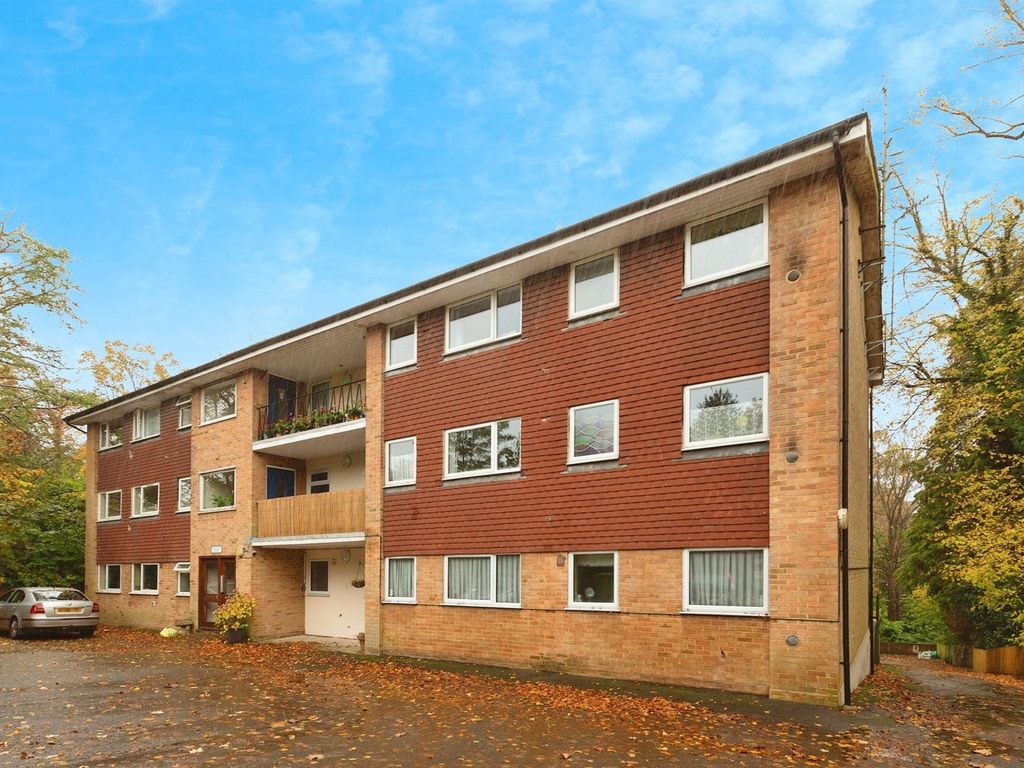 2 bed flat for sale in Sandhurst Road, Tunbridge Wells TN2, £250,000