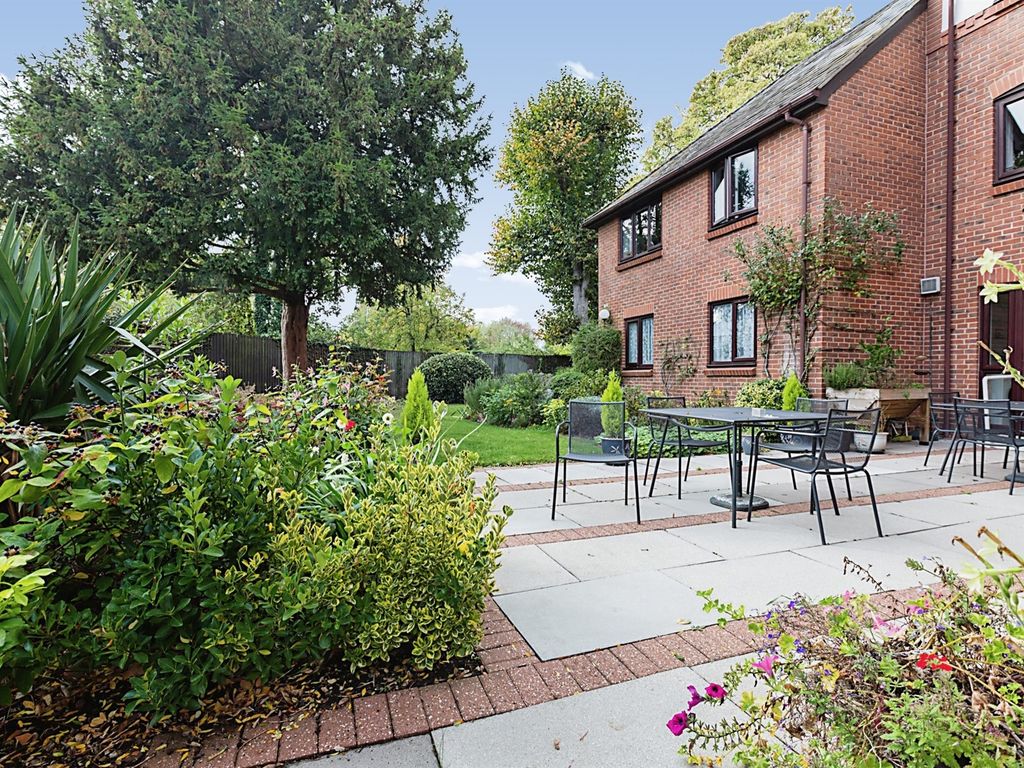 1 bed property for sale in Lawnsmead Gardens, Newport Pagnell MK16, £