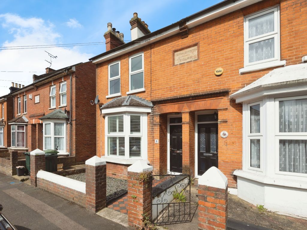 3 bed semidetached house for sale in Francis Road, Ashford, Kent TN23