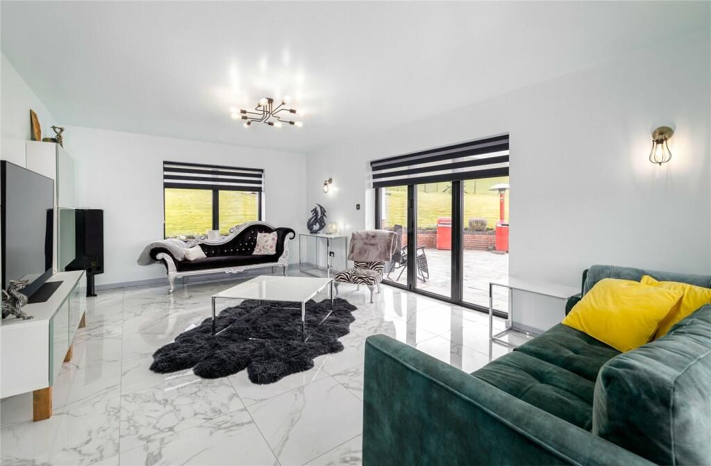 4 bed detached house for sale in Llandyssil, Montgomery, Powys SY15, £