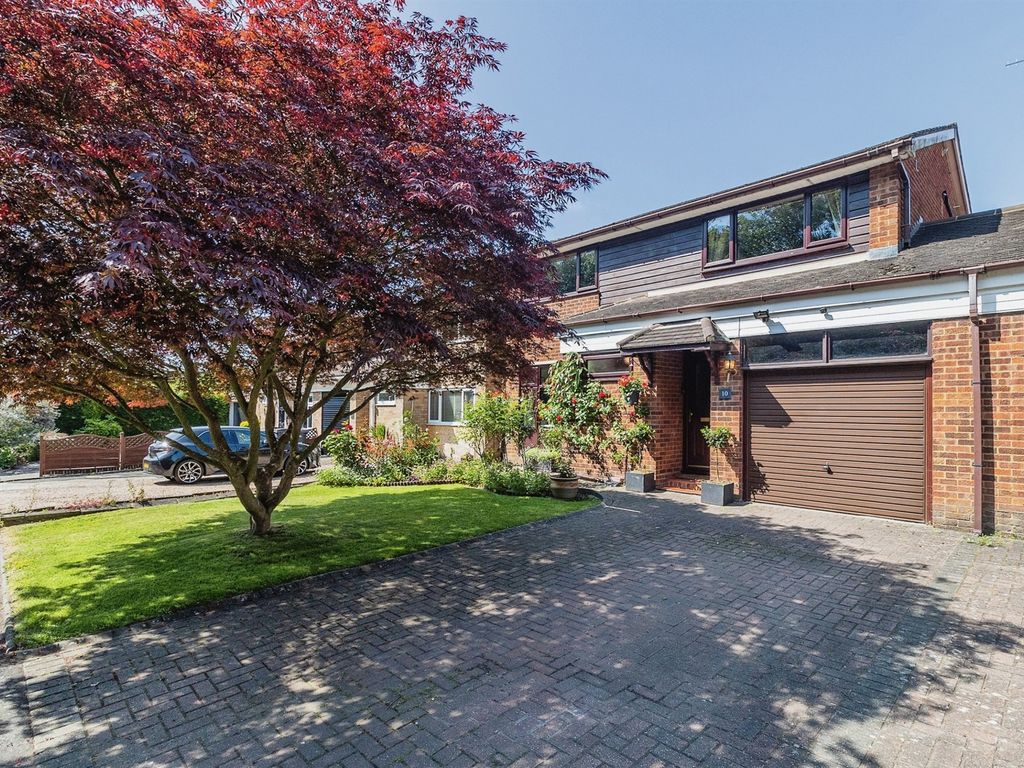 4 bed linkdetached house for sale in Arundel Close, Hemel Hempstead HP2 Zoopla