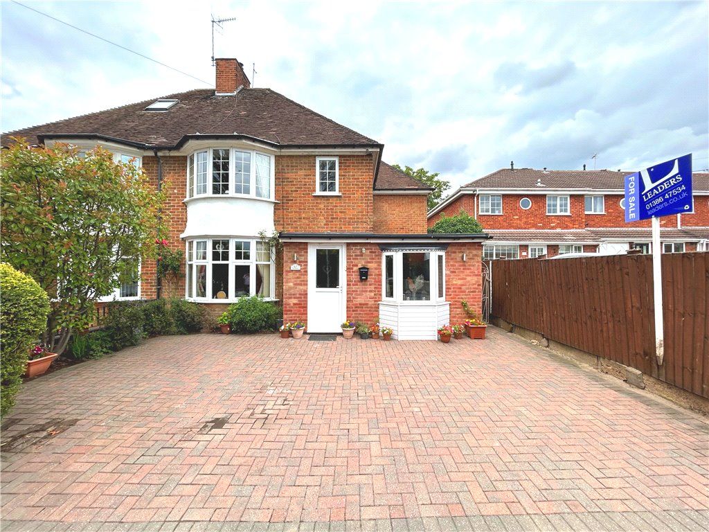 4 bed semidetached house for sale in Elm Road, Evesham, Worcestershire