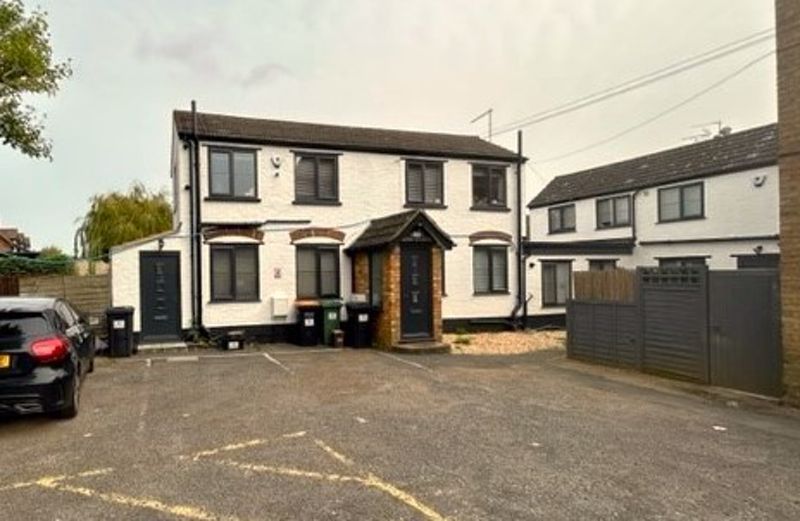 2 bed flat to rent in 10 Park Studios, Park Road, Toddington LU5, £975 pcm Zoopla