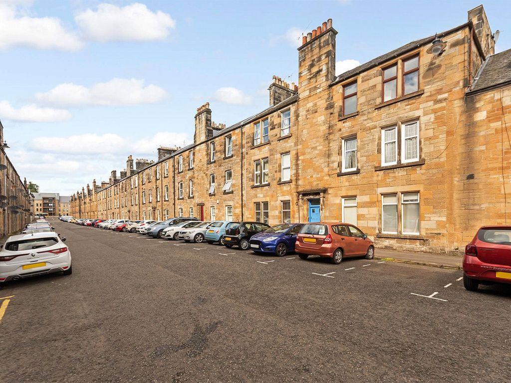 2 bed flat for sale in Bruce Street, Stirling, Stirlingshire FK8, £