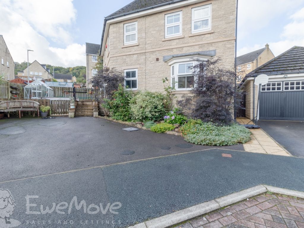 4 bed detached house for sale in Coopers Close, Halifax, West Yorkshire