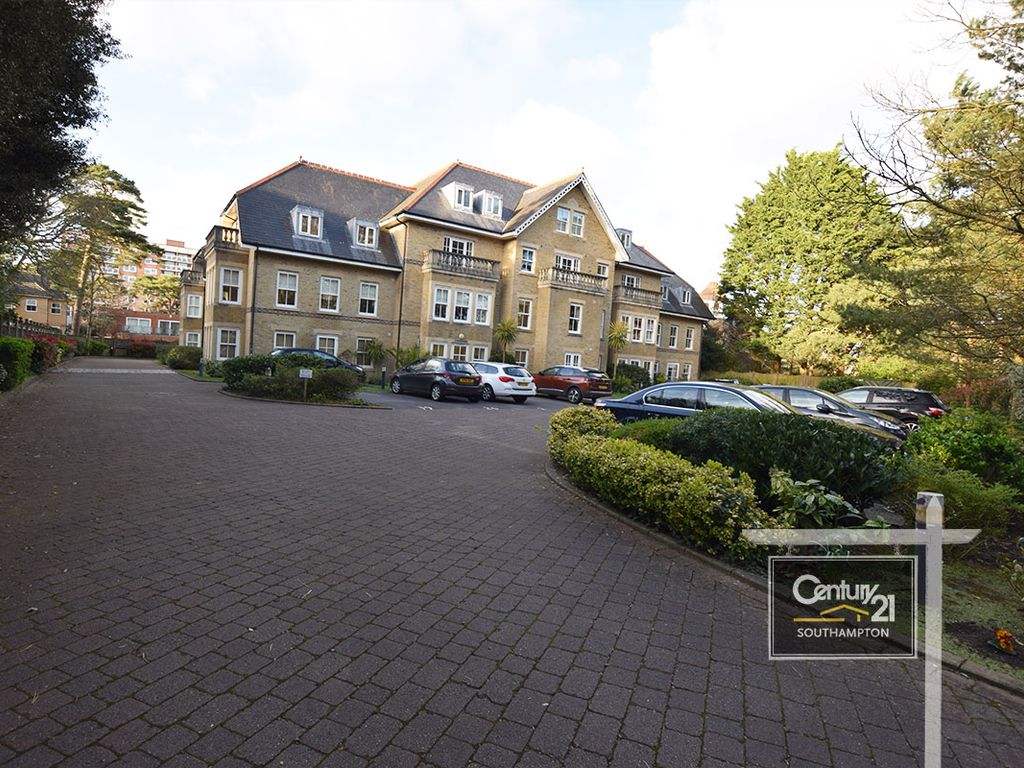 2 bed flat to rent in Ref R206266 Adelphi Court, Manor Road