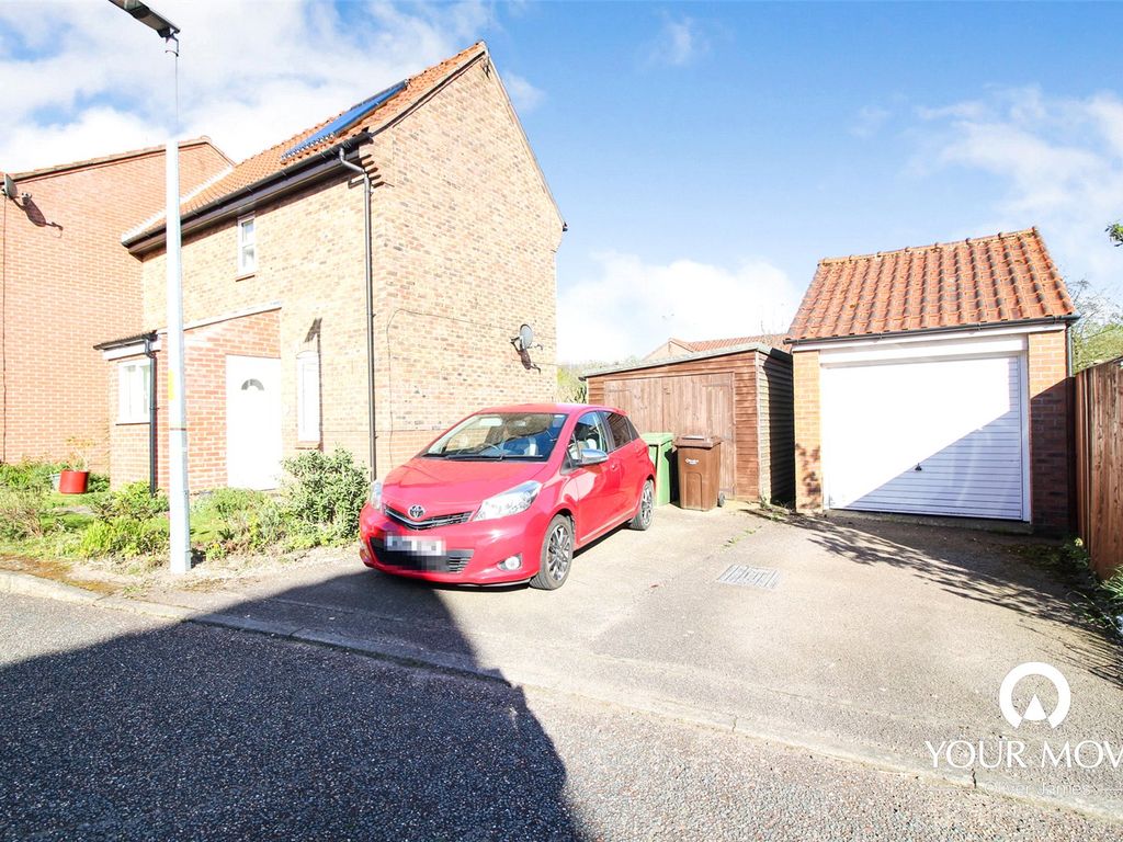 2 bed end terrace house for sale in Springfield, Acle, Norwich, Norfolk