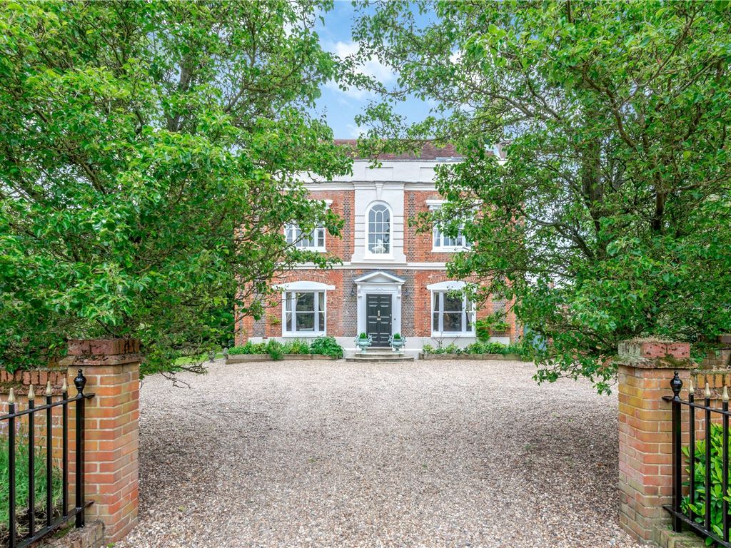 7 bed detached house for sale in Notley Road, Braintree, Essex CM7, £
