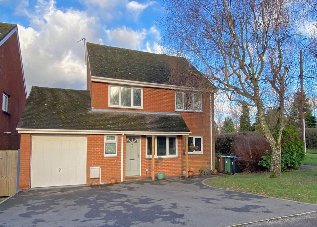 4 bed detached house for sale in Grimmer Way, Woodcote, Reading RG8