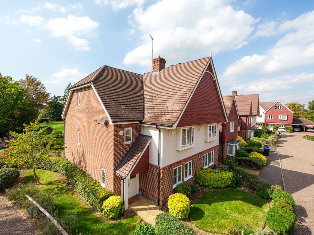 4 bed end terrace house for sale in Hedgerley Lane, Gerrards Cross SL9