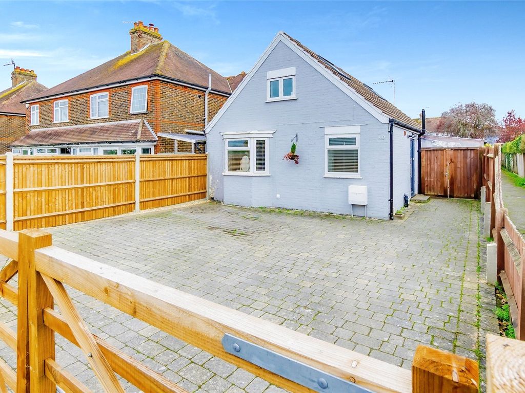 3 bed bungalow for sale in Horley Road, Redhill RH1 Zoopla