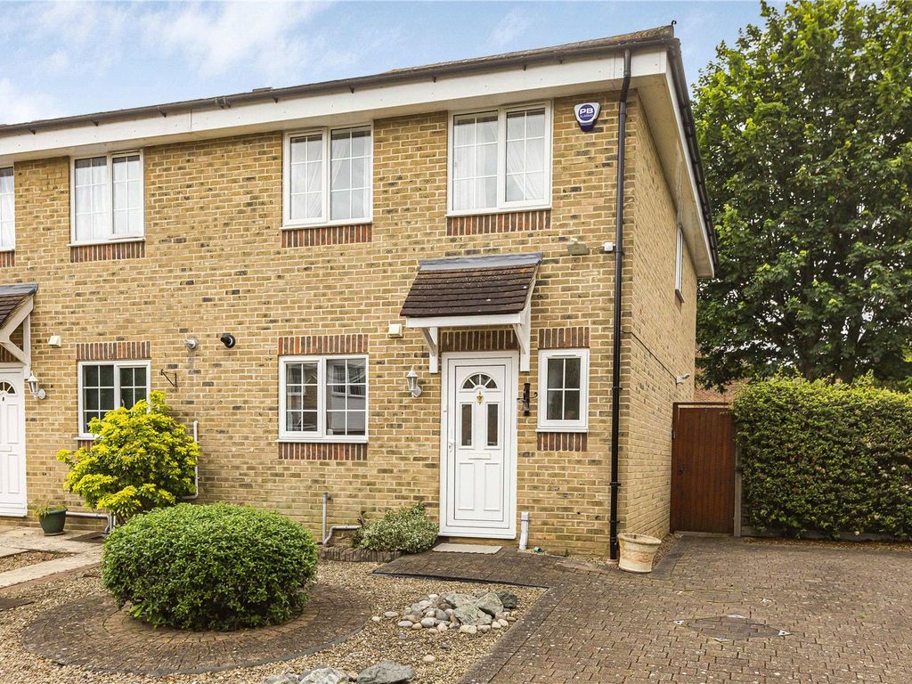 3 bed end terrace house for sale in Mews, Whetstone, London
