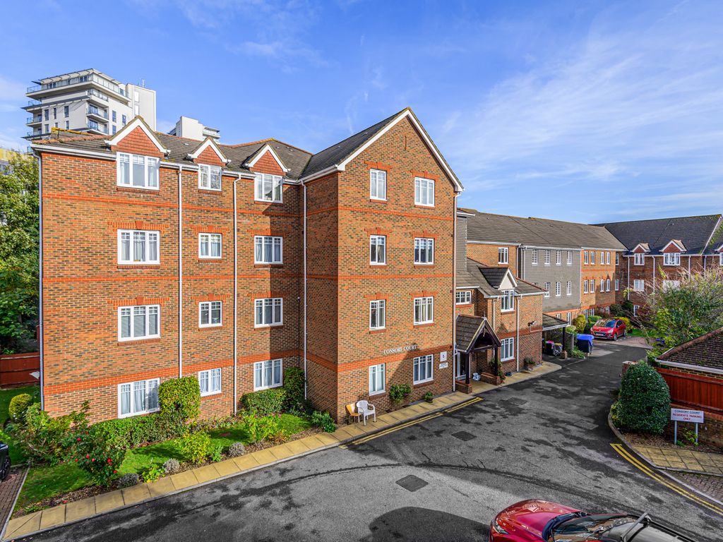 2 bed flat for sale in York Road, Woking GU22 Zoopla