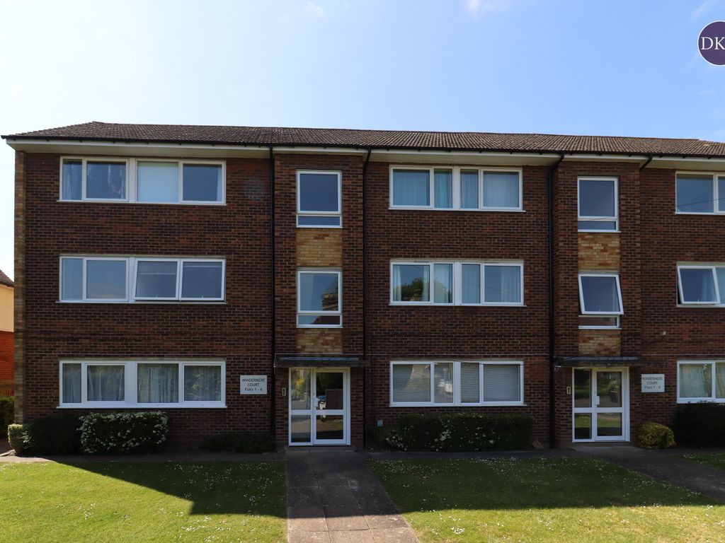 2 bed flat to rent in Windermere Court, Alexandra Road, Watford WD17