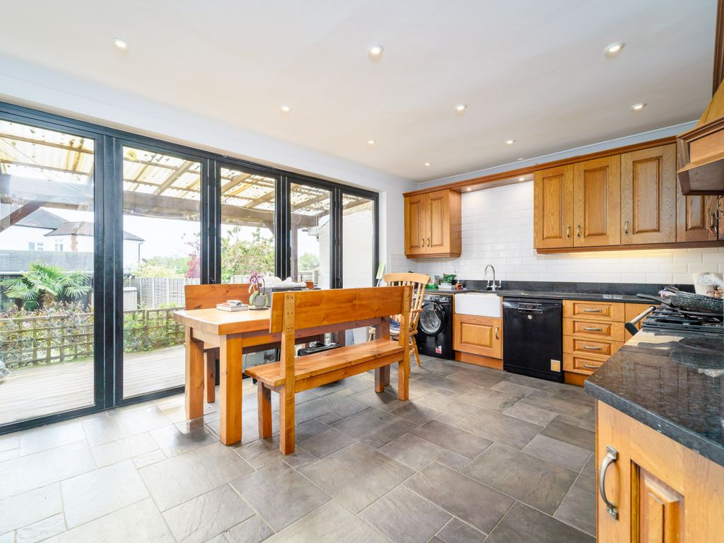 3 bed semidetached house for sale in Worple Road, Staines TW18, £