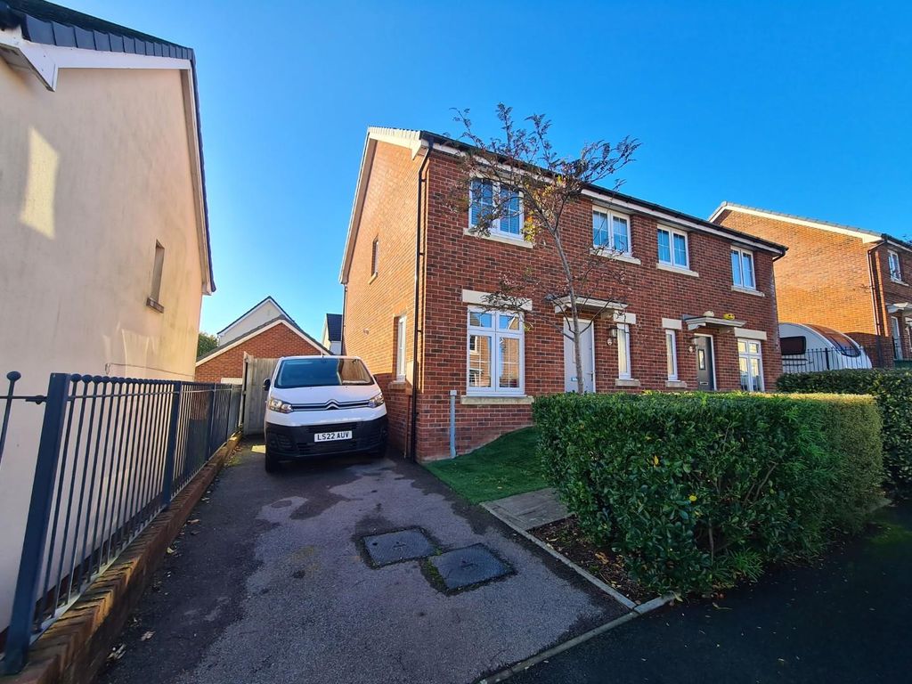3 bed property for sale in Bryn Celyn, Llanharry, Pontyclun CF72 Zoopla