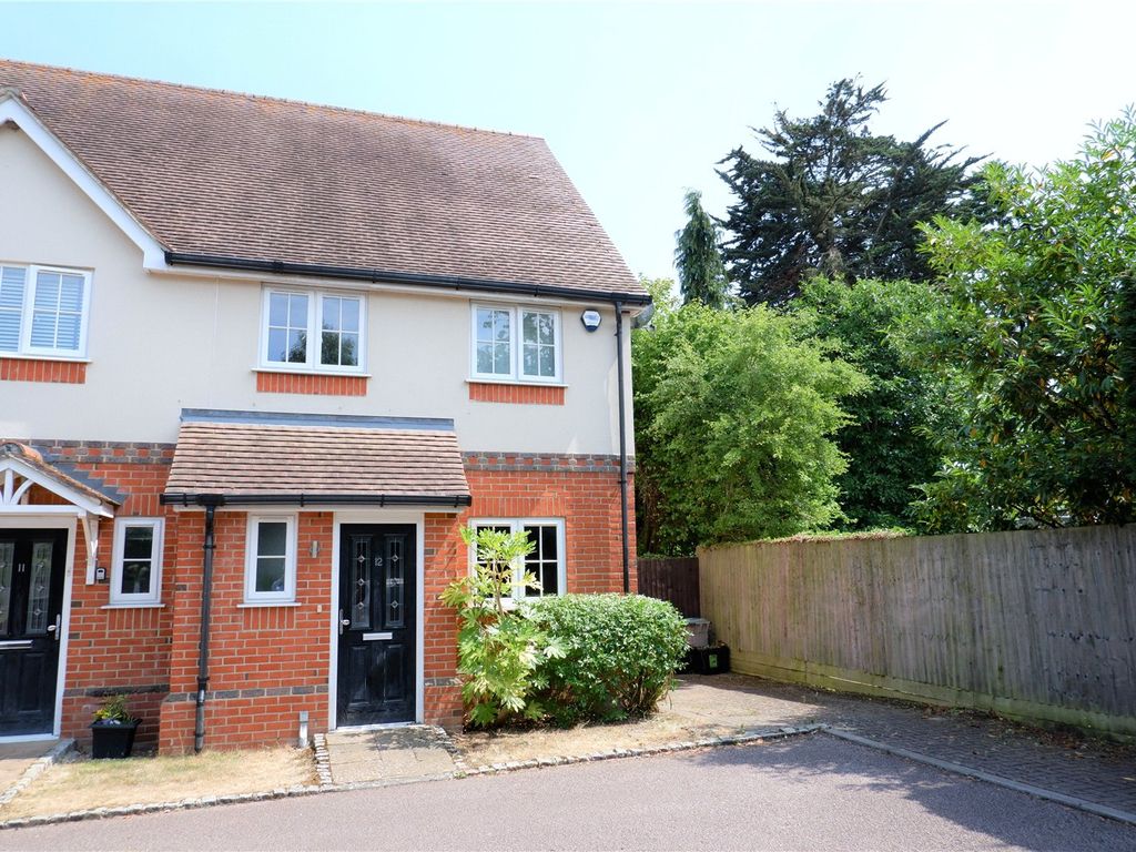 3 bed semidetached house for sale in Danesfield Gardens, Twyford