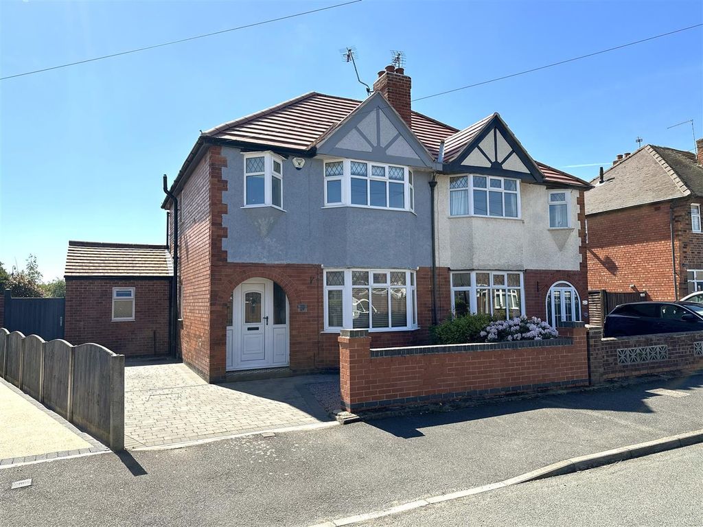 3 bed semidetached house for sale in Bancroft Road, Newark NG24, £