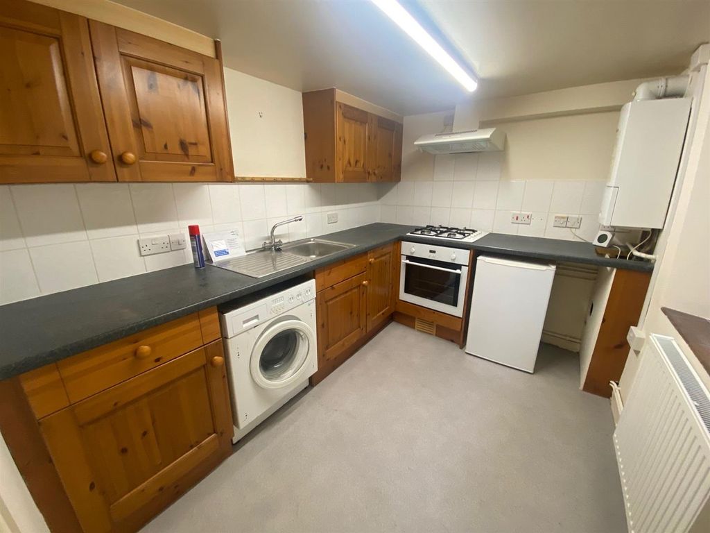 1 bed flat to rent in Church Street, Lydeard, Taunton TA4, £600