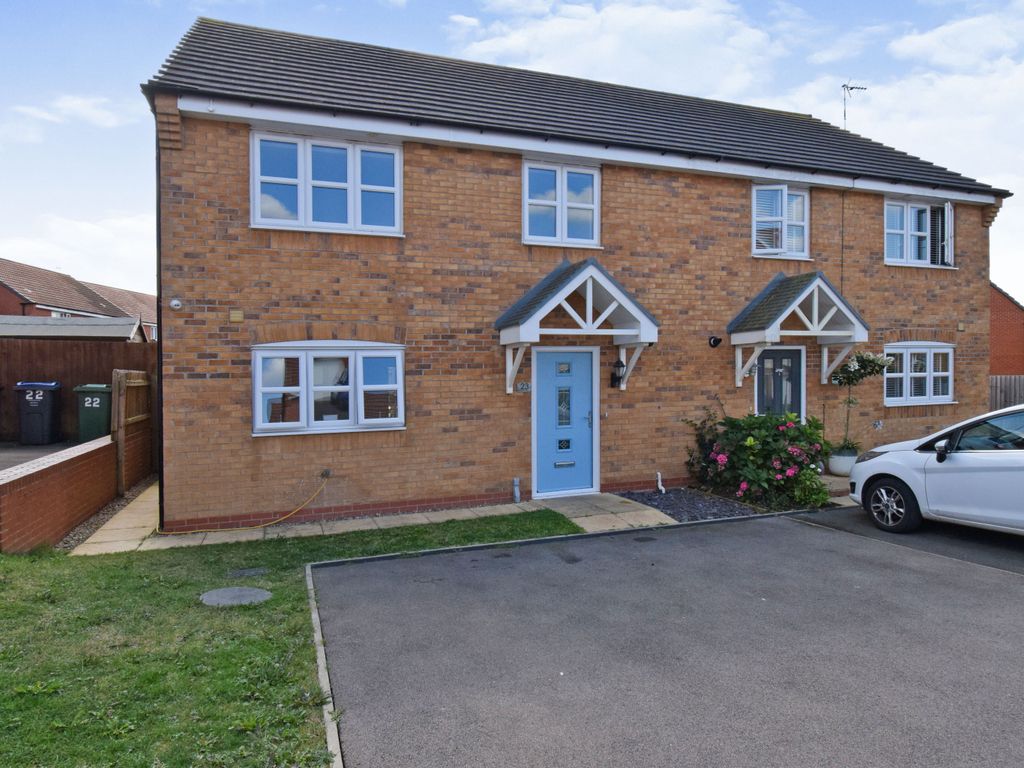 4 bed semidetached house for sale in Aspen Close, Great Glen