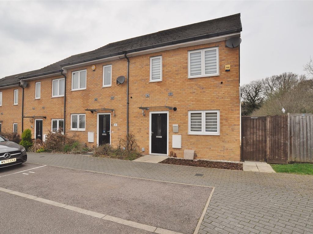 3 bed property for sale in Delfield Gardens, Manor Road, Caddington