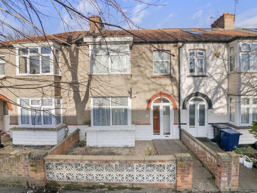 3 bed terraced house for sale in Montague Road, Hanwell W7, £575,000