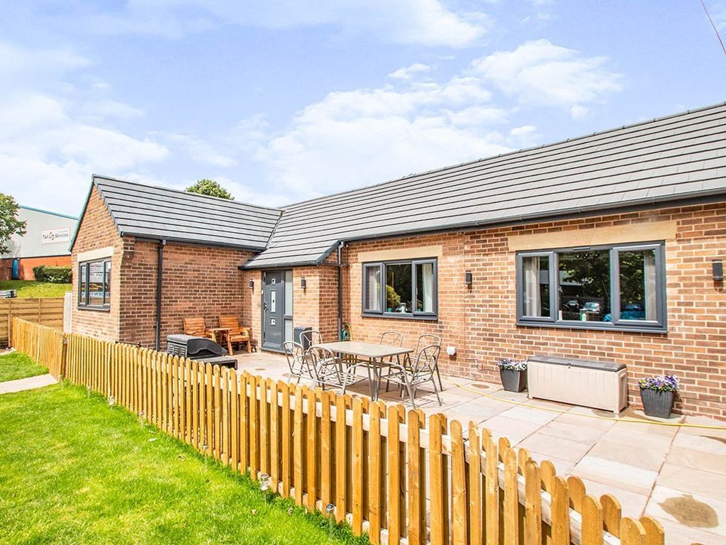 3 bed bungalow for sale in Wakefield Road, Ossett, West Yorkshire WF5