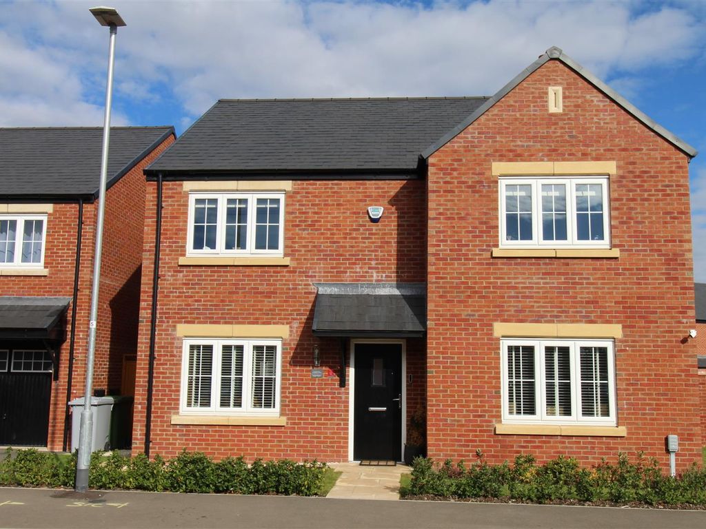 5 bed detached house for sale in Strawberry Fields, SuttonOnTrent