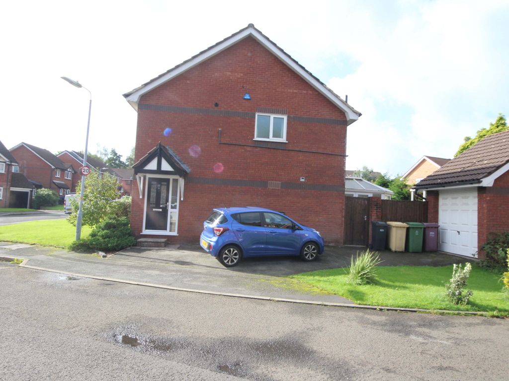 3 bed semidetached house to rent in Radstock Close, Bolton, Greater Manchester BL1, £1,150 pcm
