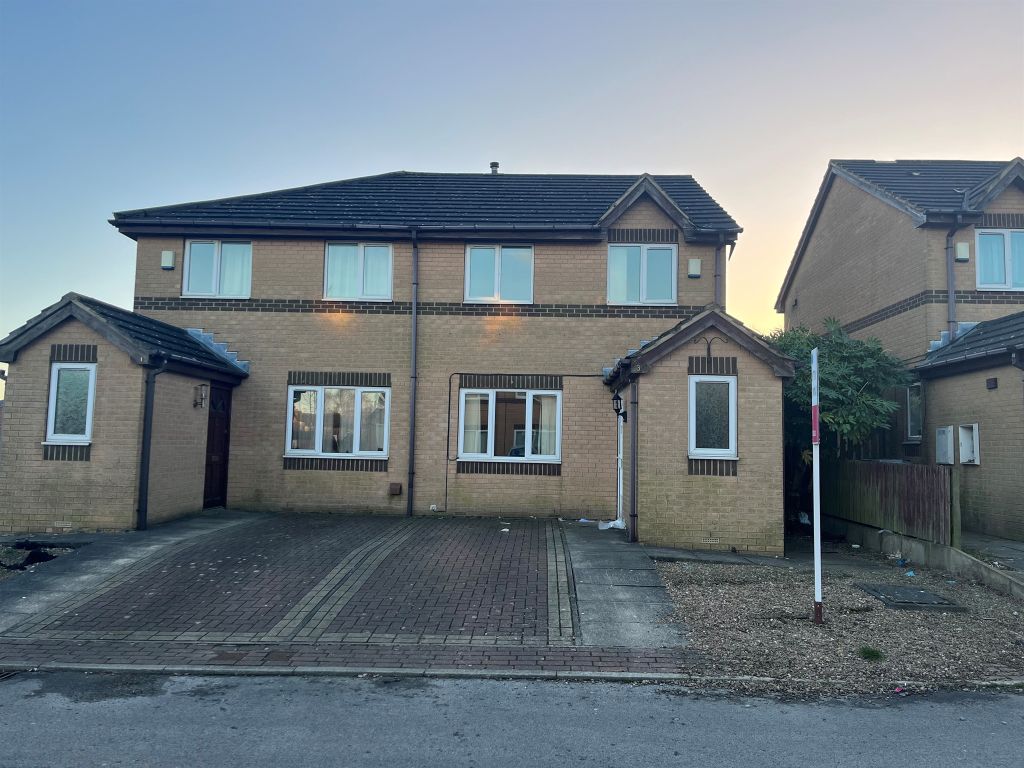 3 bed semidetached house for sale in Bell House Avenue, Bradford BD4