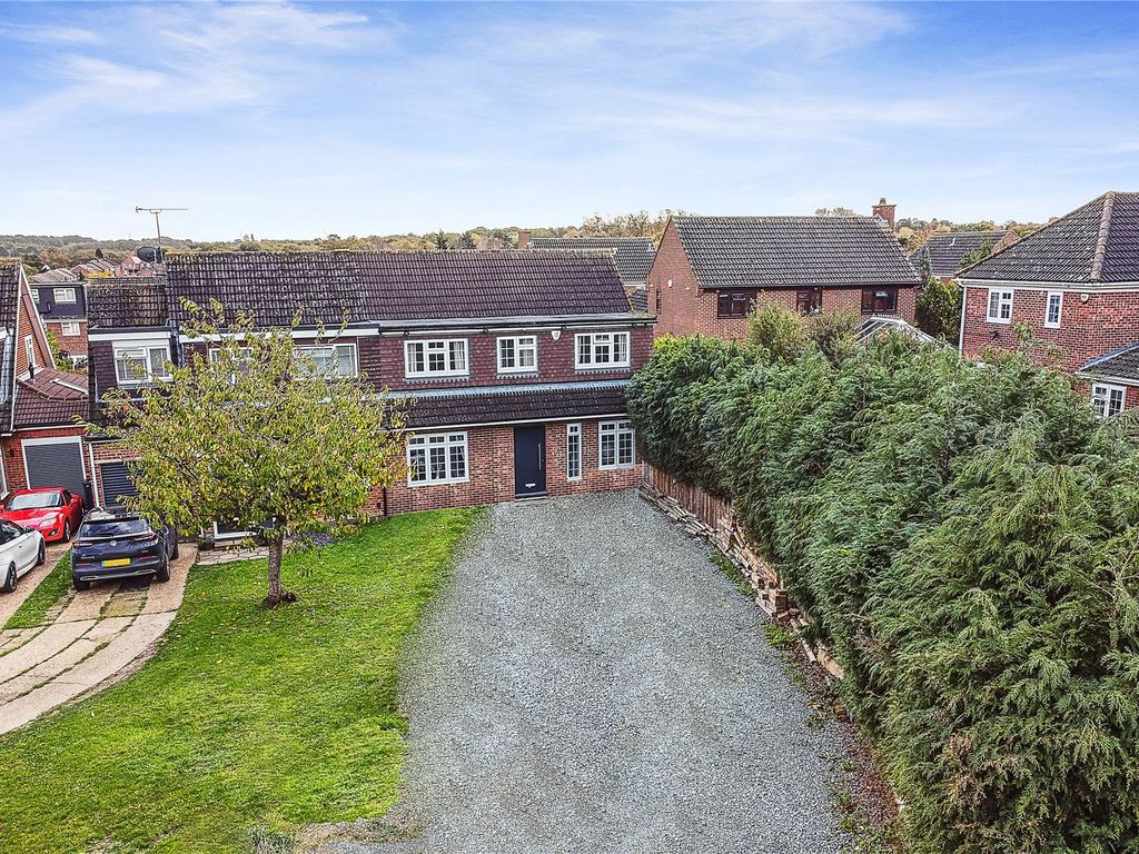 4 bed semidetached house for sale in Claremont Road, Hextable, Kent