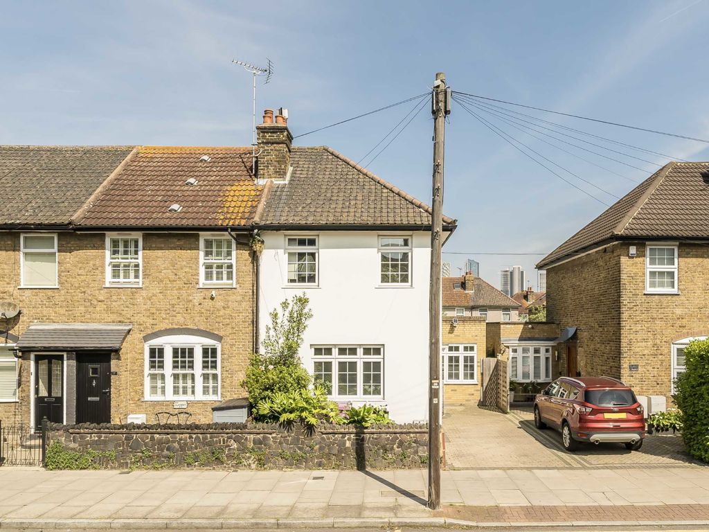 3 bed semidetached house for sale in Manchester Road, London E14, £