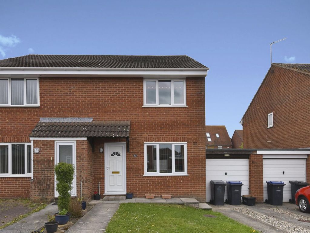 3 bed semidetached house for sale in Quantock Close, Melksham SN12