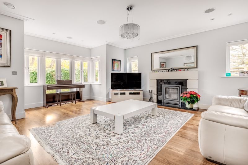 Rouse Close, Weybridge KT13  