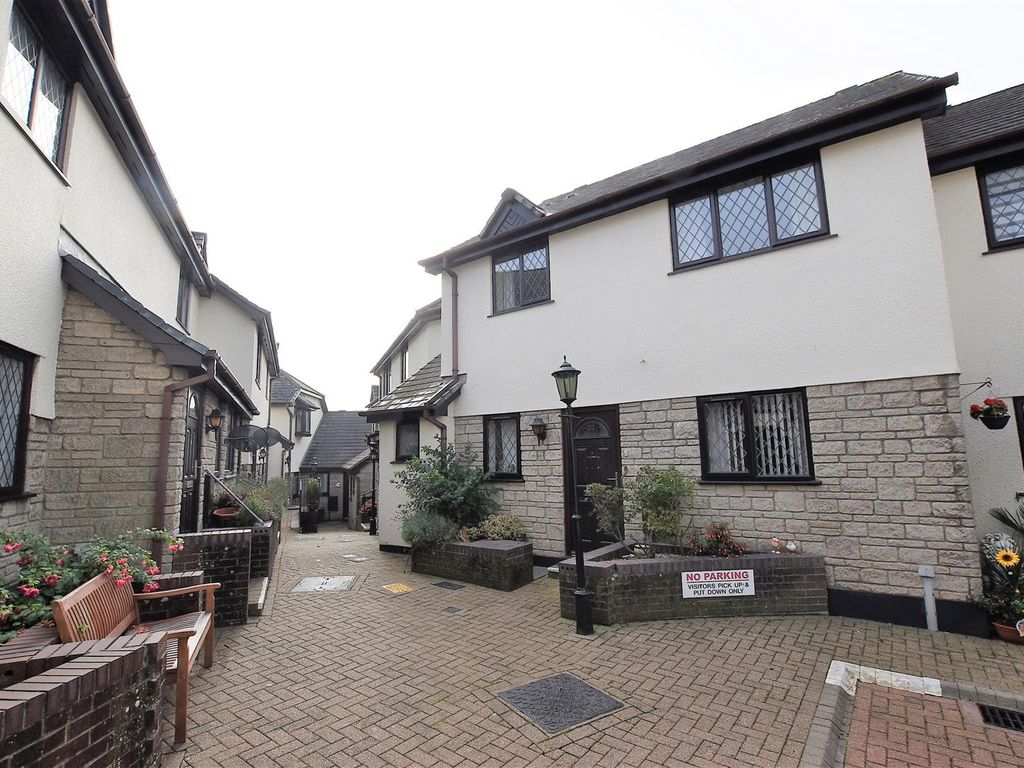 2 bed flat for sale in Stanley Court, Midsomer Norton, Radstock BA3