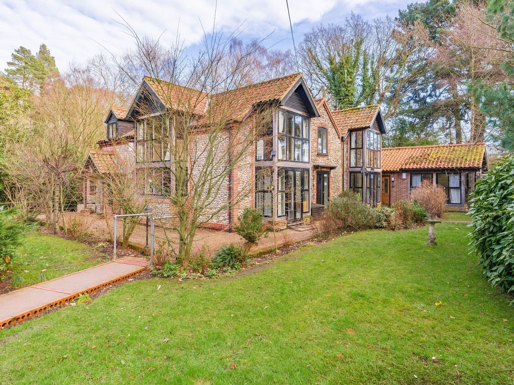 5 bed detached house for sale in School Road, Aylmerton NR11, £850,000