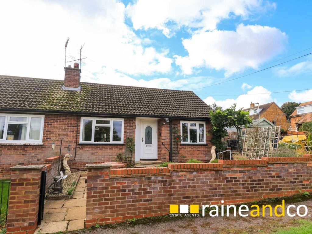 2 bed semidetached bungalow for sale in Oldfield Rise, Whitwell SG4
