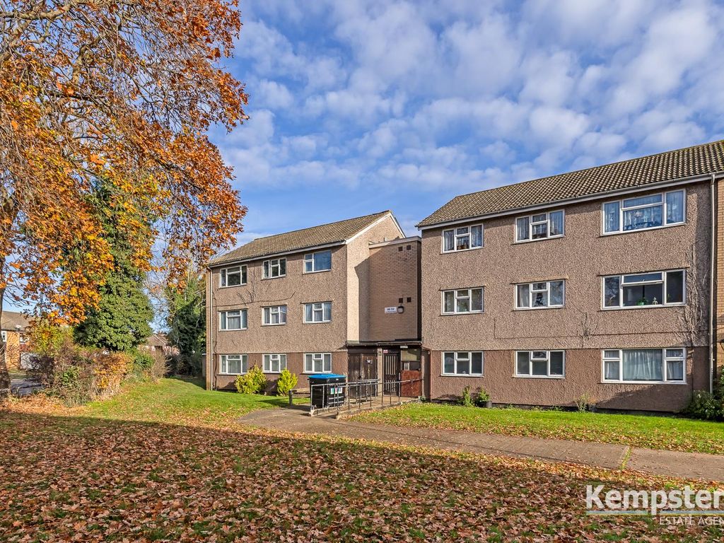 2 bed flat for sale in Lyndhurst Road, Corringham, StanfordLeHope